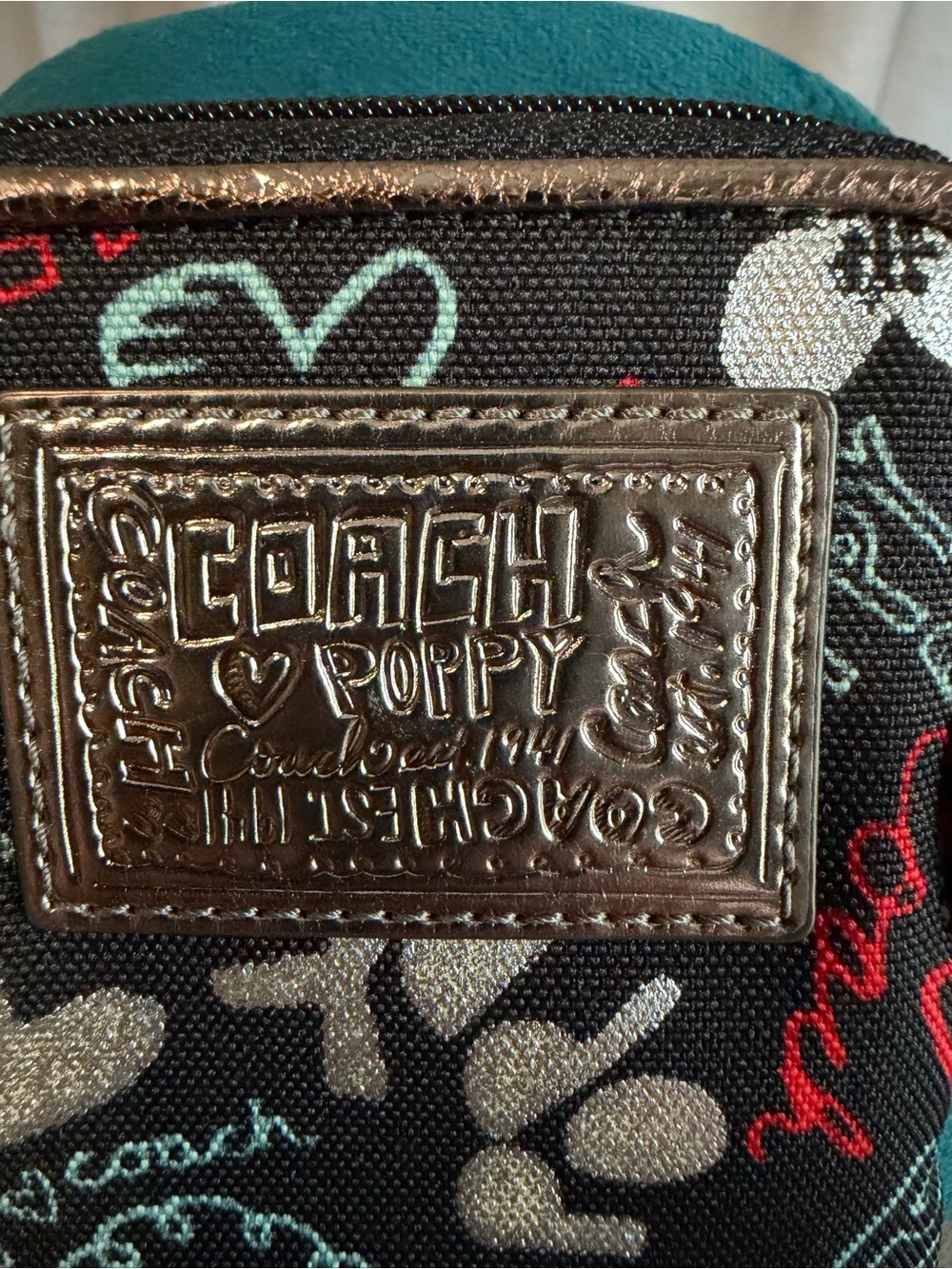 Coach Poppy Graffiti Hearts Vertical Phone Wallet Wristlet - EUC - Picture 4 of 7